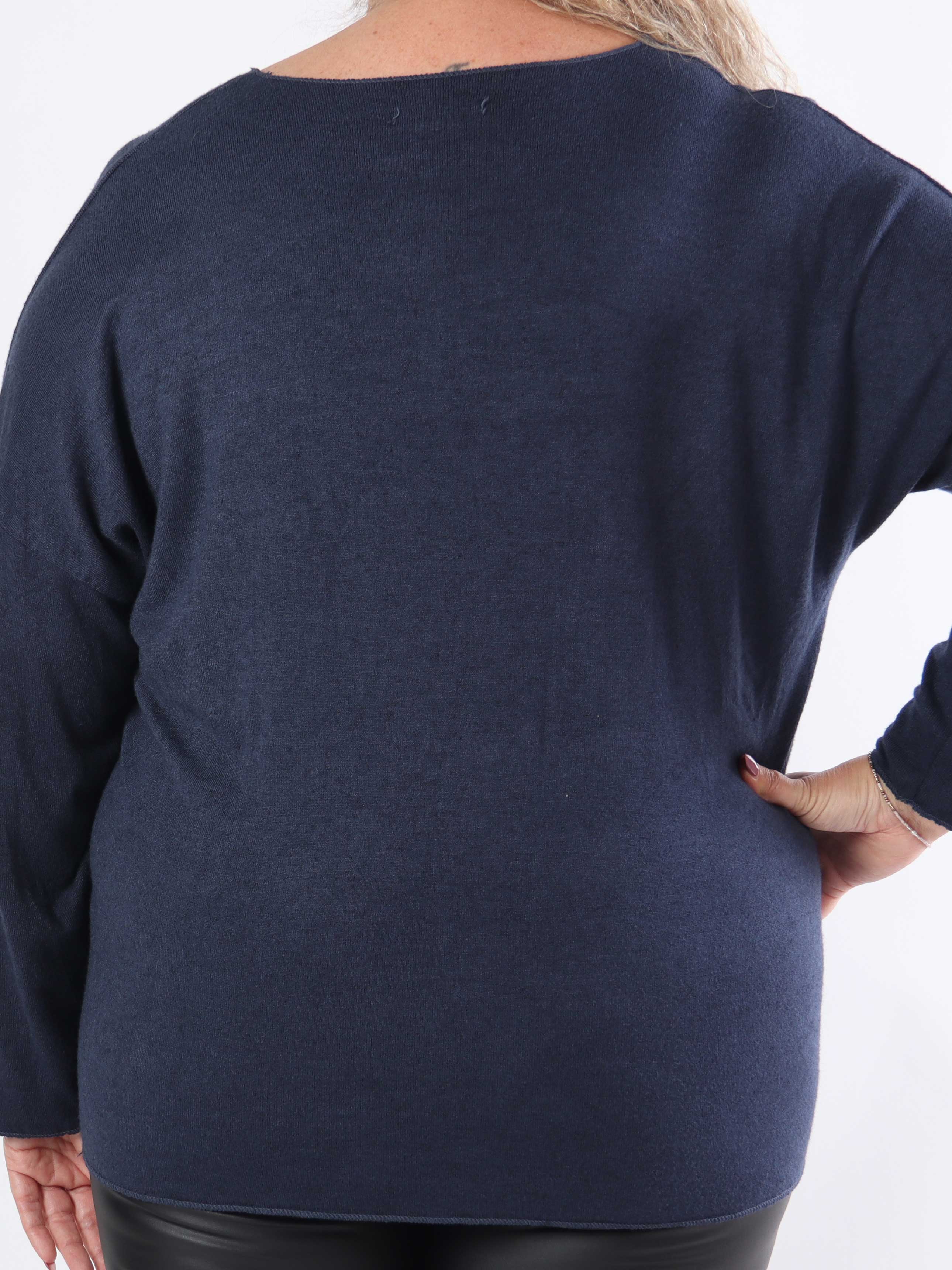 Djamila - Mjuk viskosblus i plus size med v-ringning